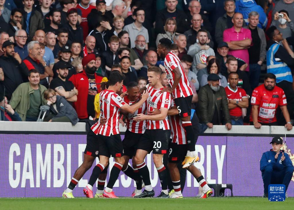 迫使湖人更 迫使湖人更